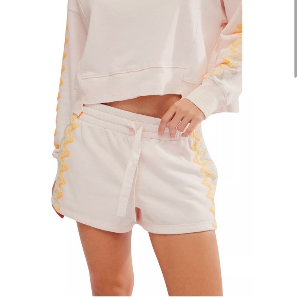 NWOT FP Movement Feeling Wavy Shorts, Bleached Clay Combo, Sz L - Picture 2 of 5